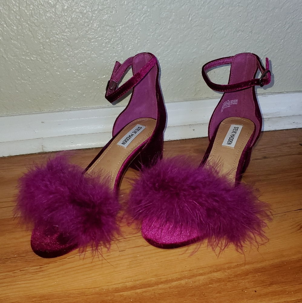 Beautiful Steve Madden velvet kitten heels